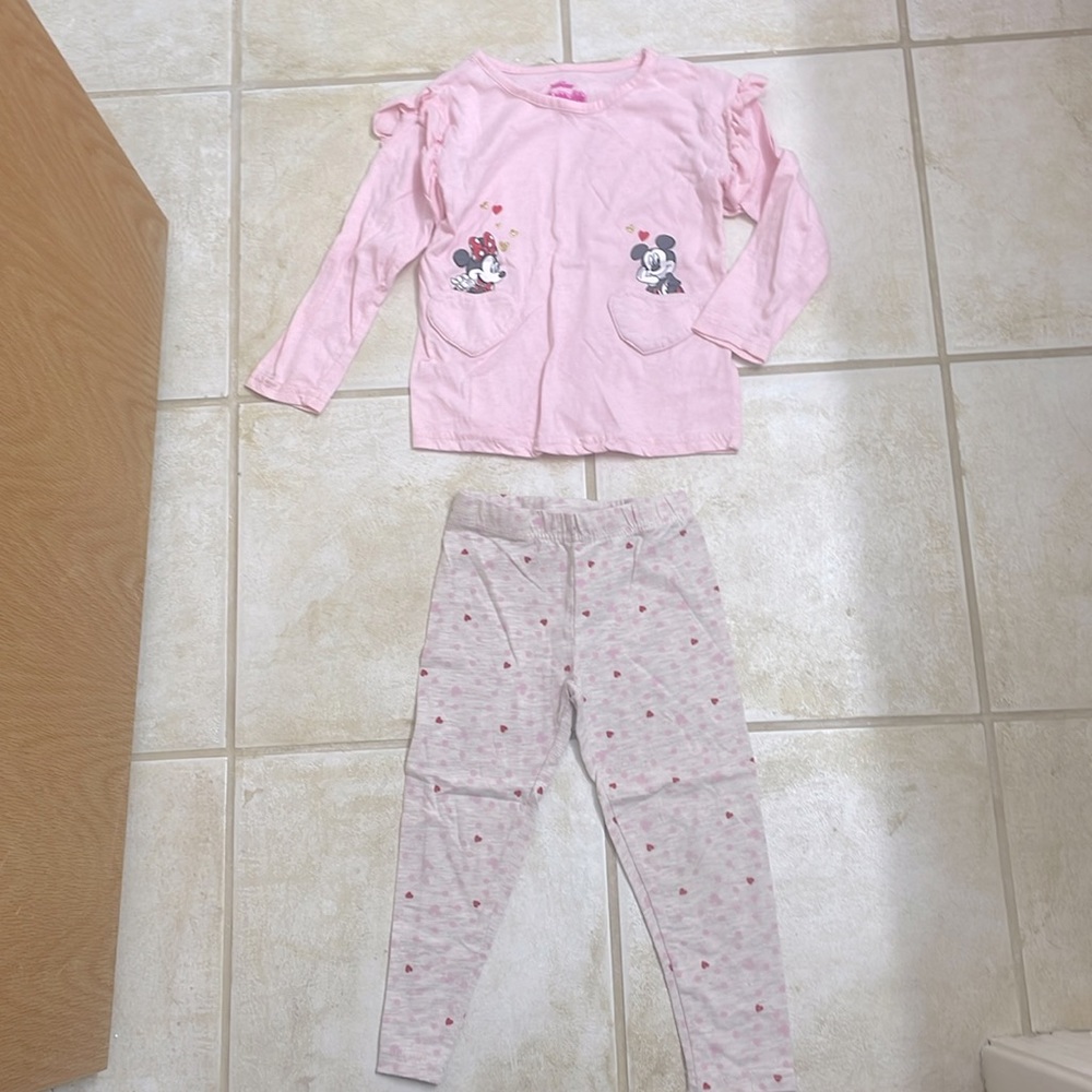 Minnie & Mickey Mouse Valentine’s Day outfit size 3T